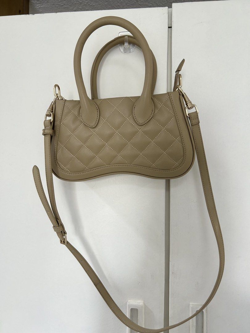 Charles & Keith Quilted Top Handle Bag (Category: Luxury Bags & Wallets) located in Manila. Submitted by isabelle_1104 (Listing ID 1463892345, Image 2). Description: Good as new. Condition 10/10.