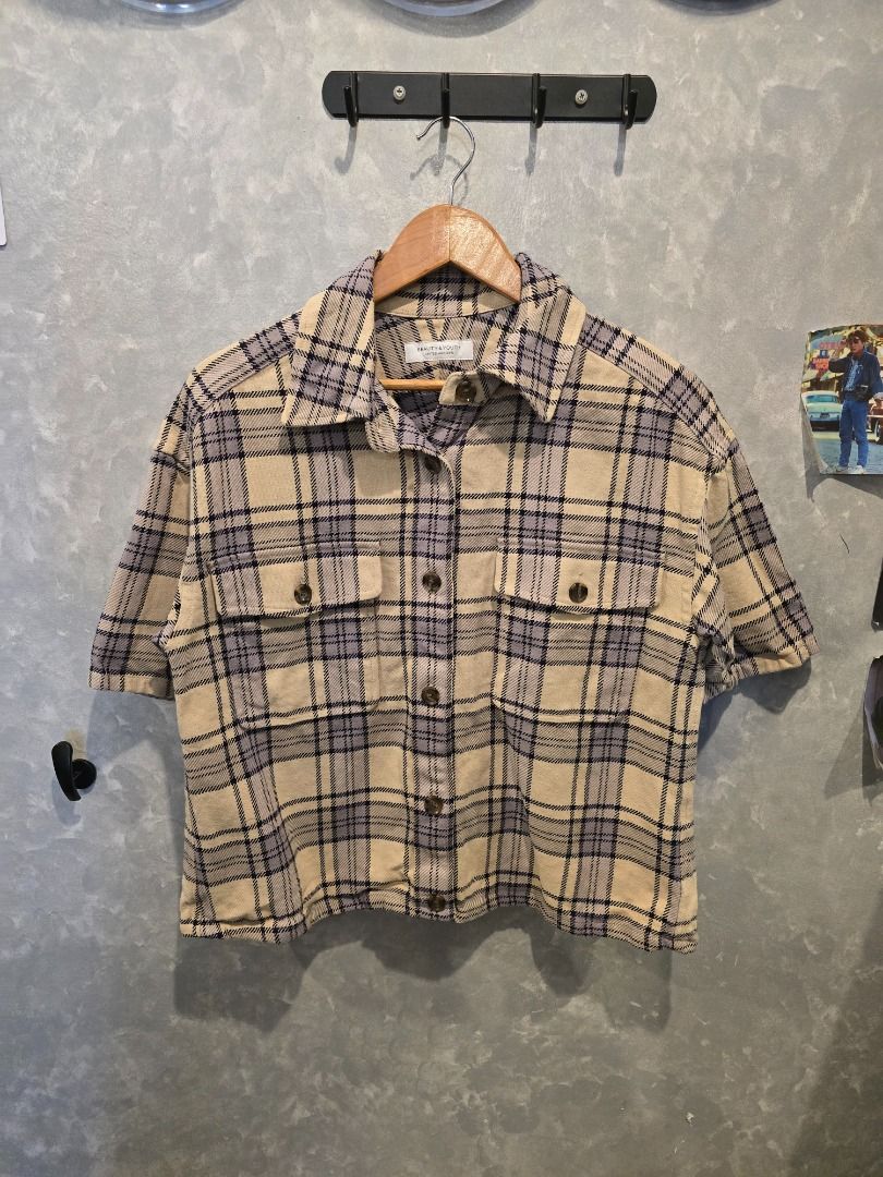 Checkered Boxy Crop Polo (Category: Tshirts & Polo Shirts ) located in Quezon City. Submitted by outofhabits_store (Listing ID 1463817434, Image 1). Description: Size: Medium Width: 21 inches Length: 22.5 inches Buy 2 items worth 600 pesos and get them for 1,000 Payment method: GCash Shipping options (shouldered by buyer): J&T 3-7 days, Lalamove or Grab within the day Location: Quezon City Please manage your expectations as this item is not brand