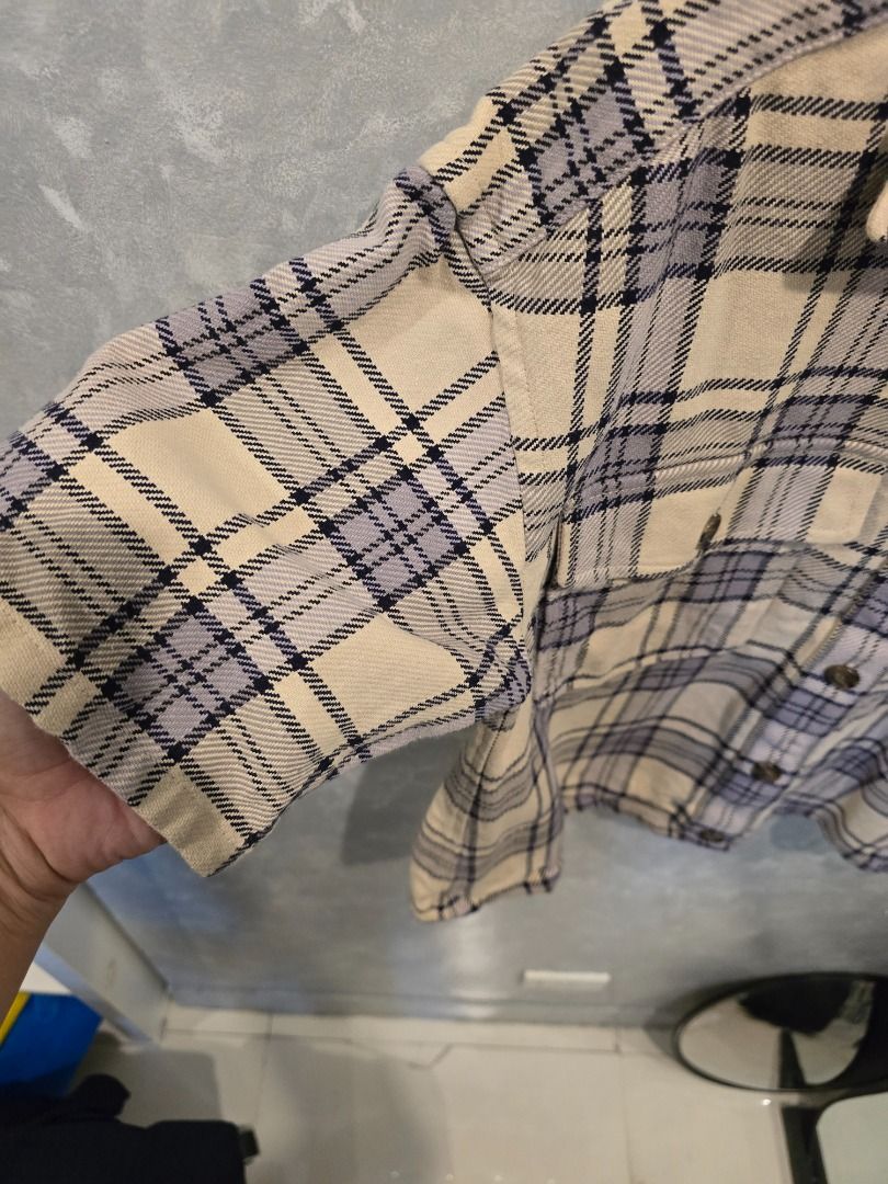Checkered Boxy Crop Polo (Category: Tshirts & Polo Shirts ) located in Quezon City. Submitted by outofhabits_store (Listing ID 1463817434, Image 2). Description: Size: Medium Width: 21 inches Length: 22.5 inches Buy 2 items worth 600 pesos and get them for 1,000 Payment method: GCash Shipping options (shouldered by buyer): J&T 3-7 days, Lalamove or Grab within the day Location: Quezon City Please manage your expectations as this item is not brand