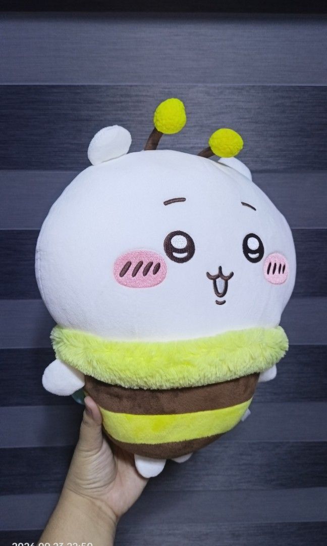 Chiikawa Hachi-san Big Plushie (Category: Plushies & Soft Toys) located in Bacoor. Submitted by raket_projects (Listing ID 1463797228, Image 2). Description: P850 only Chiikawa Hachi-san Big Plushie 🩷 As is wyswyg 🩷 Clean and Fresh 🫧 🩷 With clear etiketa.