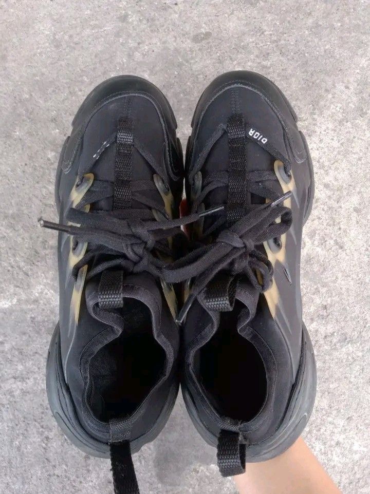 Christian Dior D connect black sneakers (Category: Sneakers & Footwear) located in Koronadal. Submitted by joeannmahi28609 (Listing ID 1463934227, Image 3). Description: Christian Dior D connect black sneakers mde in Italy size eur 41 for men only coded in excellent condition ukay source wow sino bet nito ganda ni Dior perfect shoes mine nyo na.