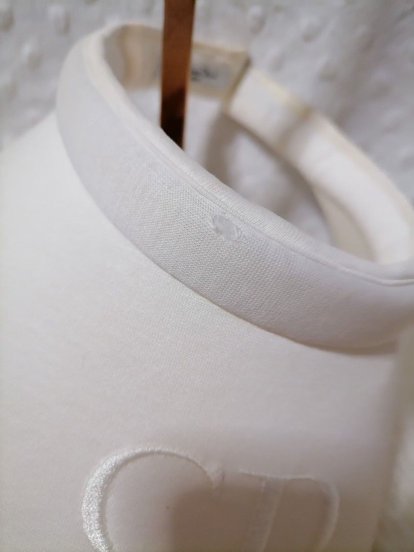 Christian Dior Sun Visor Cap (Category: Luxury Accessories) located in Butuan. Submitted by az-branded.items (Listing ID 1463808734, Image 3). Description: Fits small to medium Cleaned- ready to wear May maliit na tear hindi napo halata sa malayo. Picture posted. Authentic item From Japan.