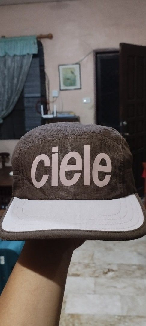 Ciele Athletics Brown 5 Panel Cap (Category: Caps & Hats) located in Manila. Submitted by beckster_nnline_luxuryshop (Listing ID 1463851468, Image 3). Description: - Brand: Ciele Athletics - Style: 5-panel cap - Features: White 'ciele' logo on front, adjustable strap at back - Ideal for: Running, casual wear - Condition: Good.