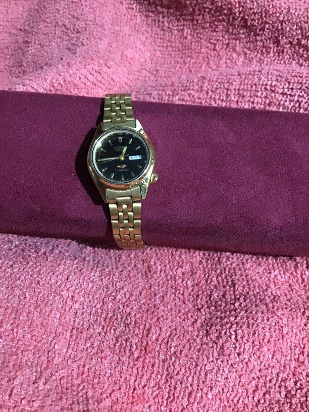 Citizen automatic original (Category: Women's Watches) located in Baguio. Submitted by agozun61 (Listing ID 1463779070, Image 1). Description: Automatic original gold plated.Good condition..