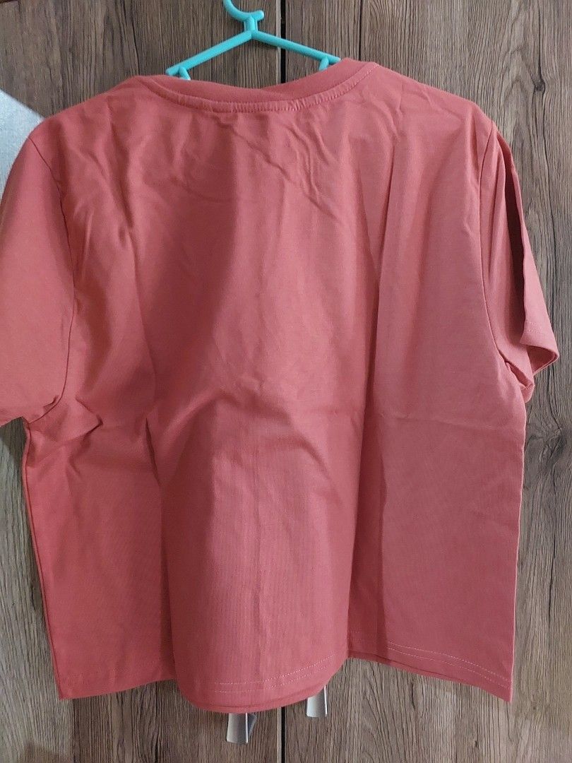 Classic cropped (Category: Shirts) located in Manila. Submitted by kristinera72772 (Listing ID 1463768735, Image 2). Description: classic cropped.