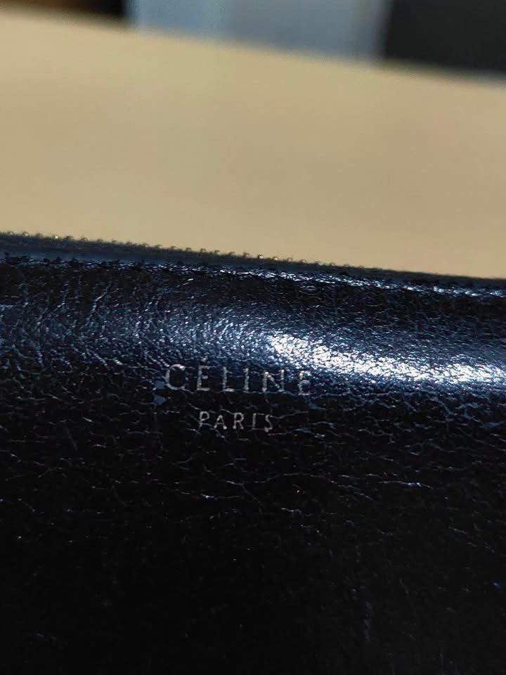 CÉLINE Long Wallet (Category: Luxury Bags & Wallets) located in Cabanatuan. Submitted by jennietomodachi (Listing ID 1463912432, Image 1). Description: Céline bicolor leather zip-around long wallet accented with a subtle gold-foil logo stamped across the top panel..