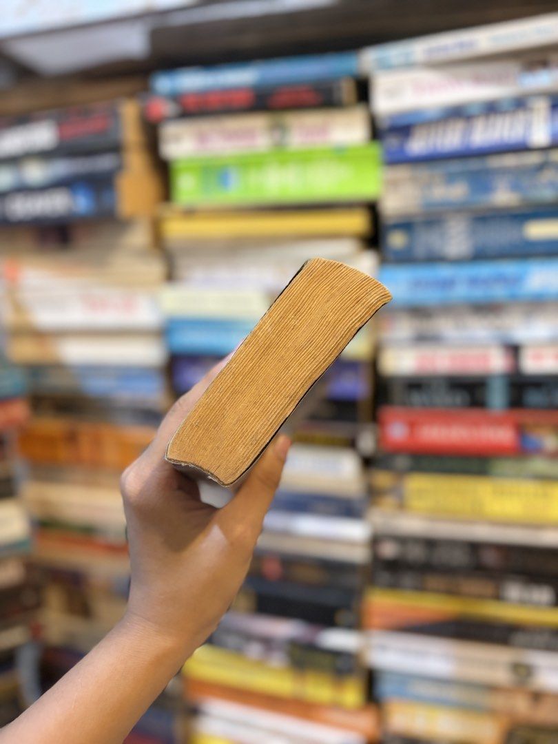 Clive Cussler Deep Six (Category: Storybooks) located in Calamba. Submitted by ealectrice27 (Listing ID 1463931575, Image 2). Description: Mode of Payment: Gcash, PNB, Maribank Mode of Delivery: Jnt, Lbc, Lalamove Meet up/Pick up: Anywhere around Calamba .