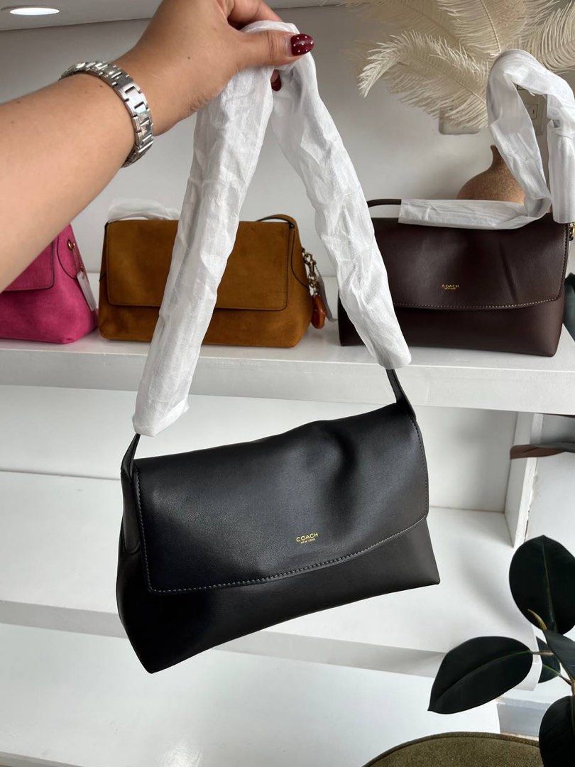 Coach Chelsea 30 (Category: Shoulder Bags) located in Binan City. Submitted by pinkykeenshop (Listing ID 1463931655, Image 2). Description: .