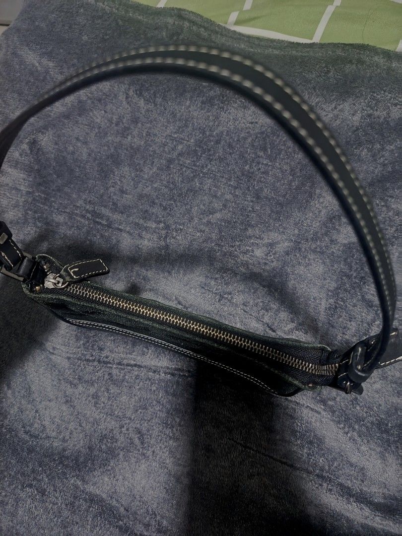 Coach Demi Triple Black Shoulder Bag Inspired (Category: Luxury Bags & Wallets) located in Alabel. Submitted by northerx (Listing ID 1463842201, Image 2). Description: Coach Demi Triple Black Shoulder Bag INSPIRED Good Condition No Issue RFS: Declutter.