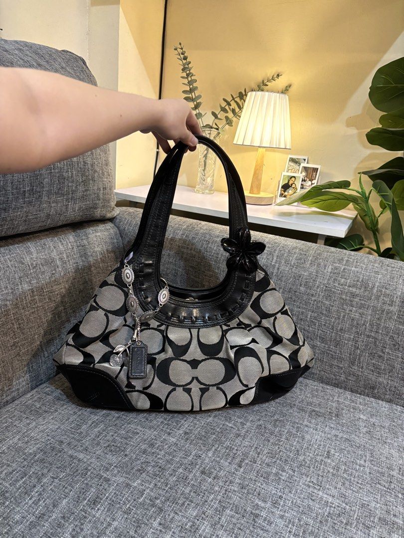 Coach ergo tote vintage bag (Category: Shoulder Bags) located in Binangonan. Submitted by bagsistersph (Listing ID 1463898057, Image 1). Description: .