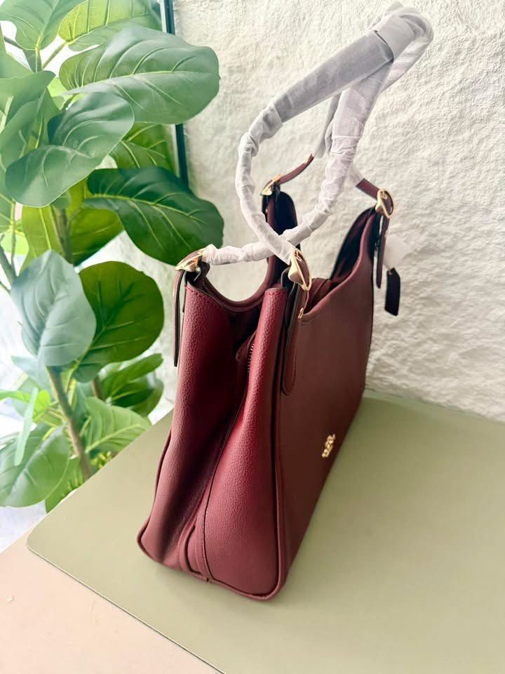Coach Erin (Category: Shoulder Bags) located in Binan City. Submitted by pinkykeenshop (Listing ID 1463931516, Image 3). Description: .