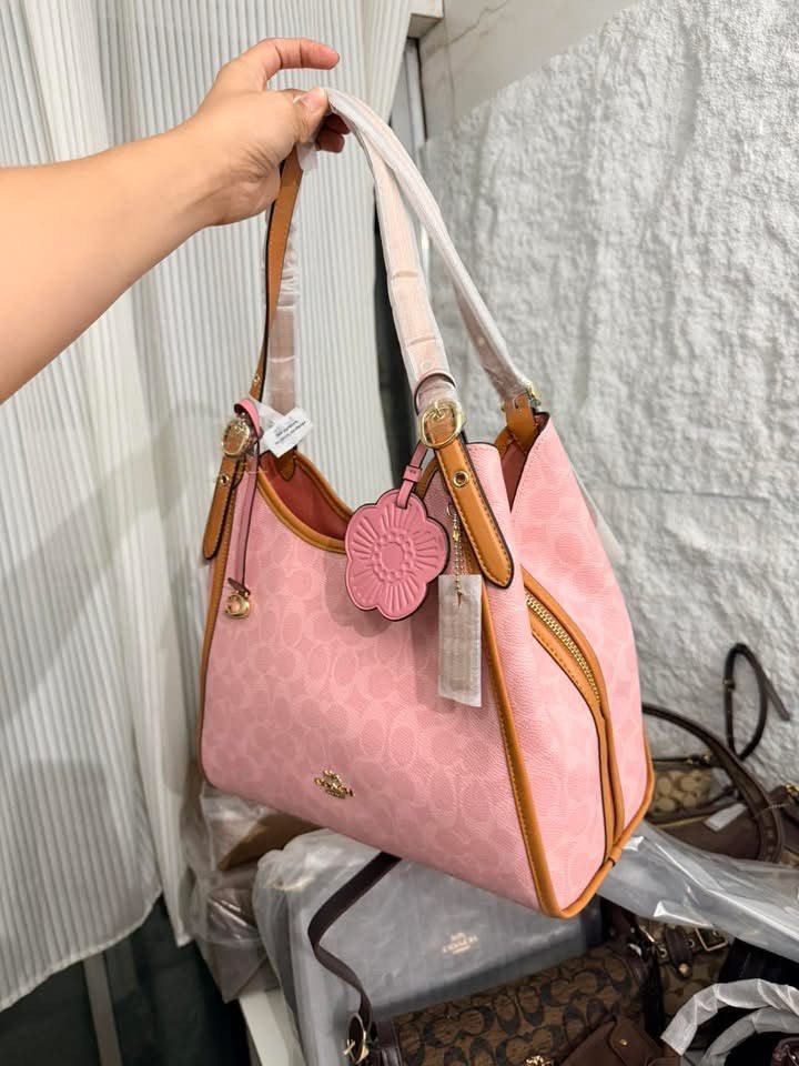 Coach Erin (Category: Shoulder Bags) located in Binan City. Submitted by pinkykeenshop (Listing ID 1463931526, Image 3). Description: .