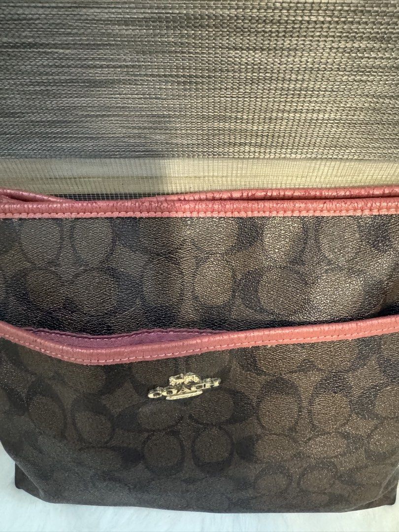 Coach File Crossbody Bag (Category: Announcements) located in Mabalacat. Submitted by prelovedthings13__ (Listing ID 1463850797, Image 3). Description: Pre-Loved Coach File Bag – Project Bag Project bag - May minimal crack na sa sling/strap, but good condition ang loob. Exterior has signs of use as expected for a pre-loved item. Selling as-is. Please check photos carefully before buying. 😊.