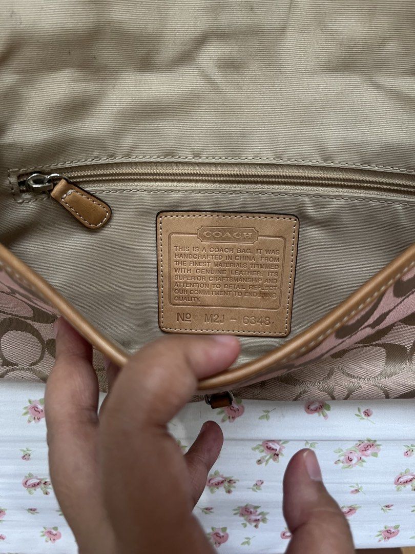 Coach Hamptons Signature Clip Bag (Category: Shoulder Bags) located in Cebu City. Submitted by urvintagediva (Listing ID 1463770647, Image 3). Description: - Authentic Coach Signature Clip Bag - Color: Dusty Pink - In Good Condition - Will clean and sanitised before shipping - No flaws - Message for last price.