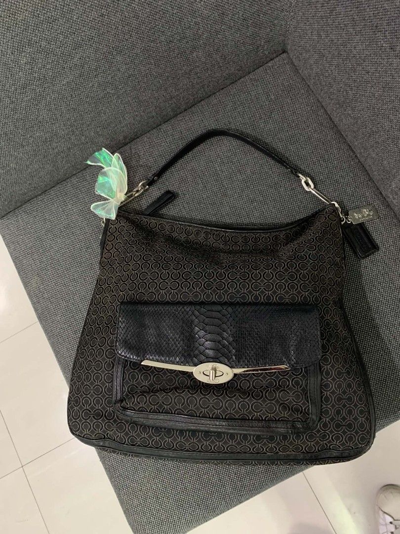 Coach hobo (Category: Luxury Bags & Wallets) located in Quezon City. Submitted by closetnikikay (Listing ID 1463792866, Image 1). Description: Negotiate Preloved ♥️.