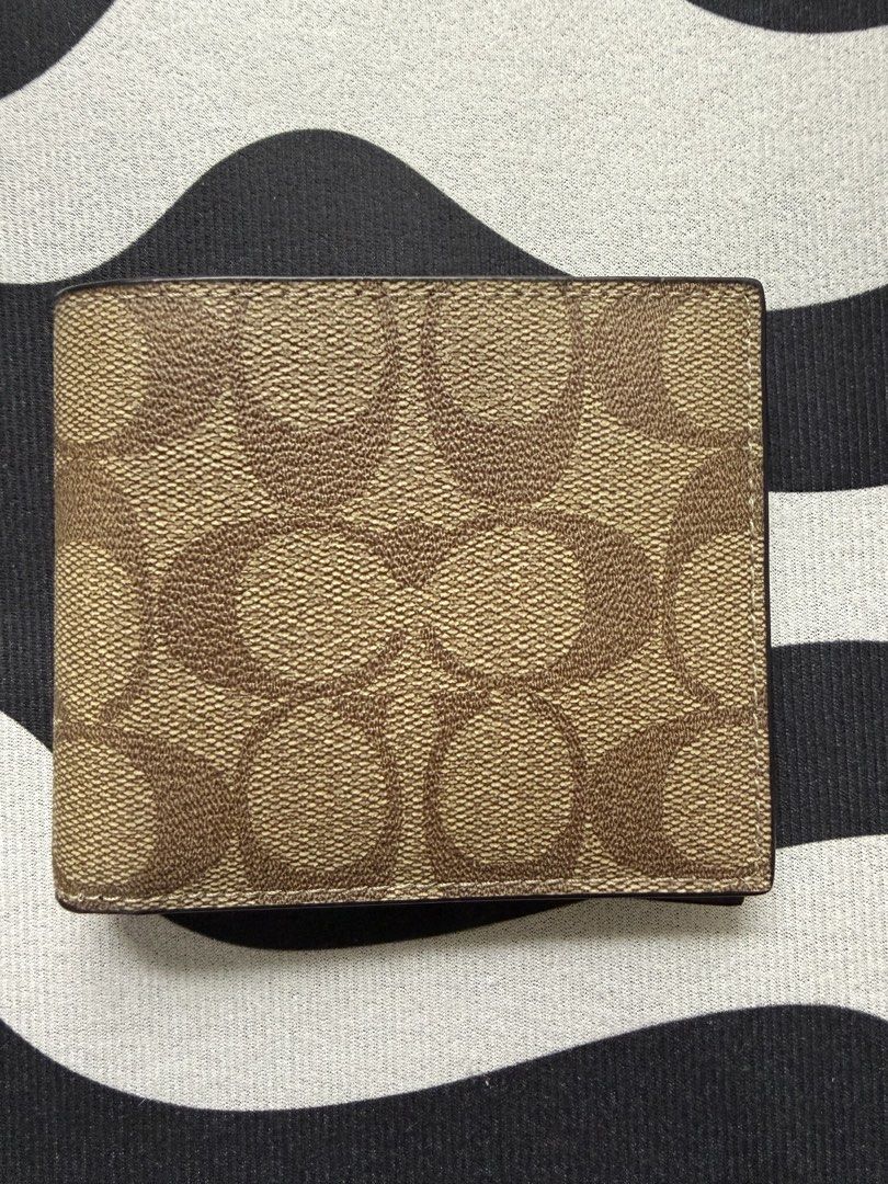 Coach ID Billfold Wallet (Category: Wallets & Card holders) located in Baguio. Submitted by mooi.kuryba (Listing ID 1463907267, Image 1). Description: Coach ID Billfold Wallet 👝 Signature Coated Canvass Brand New | Original L 4” x H 3.5” x W 0.5” 📏 7 card/ID slots/holder 🪪 1 full length bill compartment 💵 1 pc tan 🤎 @2,450 PHP Message us for orders! 📲 #coach #billfoldwallet #mooikuryba.
