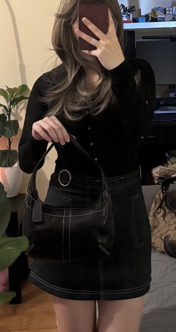 Coach mini ergo hobo vintage bag (Category: Shoulder Bags) located in Binangonan. Submitted by bagsistersph (Listing ID 1463900579, Image 2). Description: .