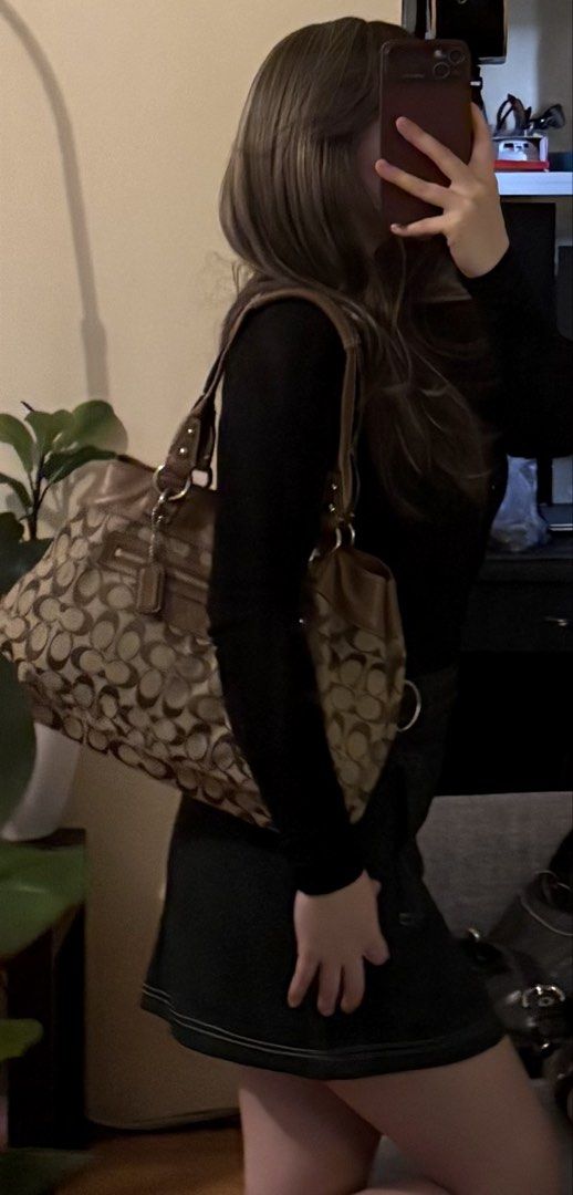 Coach penelope vintage bag (Category: Shoulder Bags) located in Binangonan. Submitted by bagsistersph (Listing ID 1463899672, Image 2). Description: .