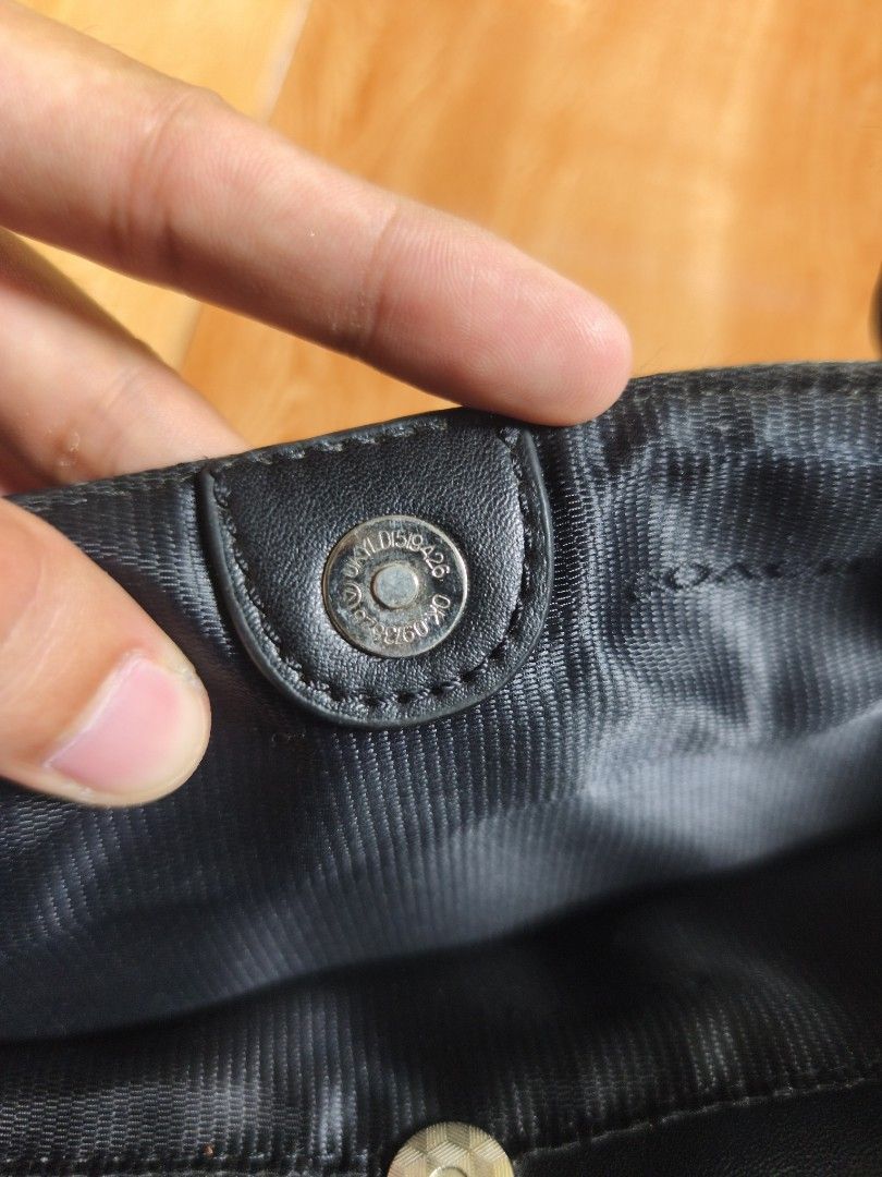 Coach Perry Slim Briefcase (Category: Luxury Bags & Wallets) located in Kapalong. Submitted by kuyamac (Listing ID 1463857279, Image 2). Description: .