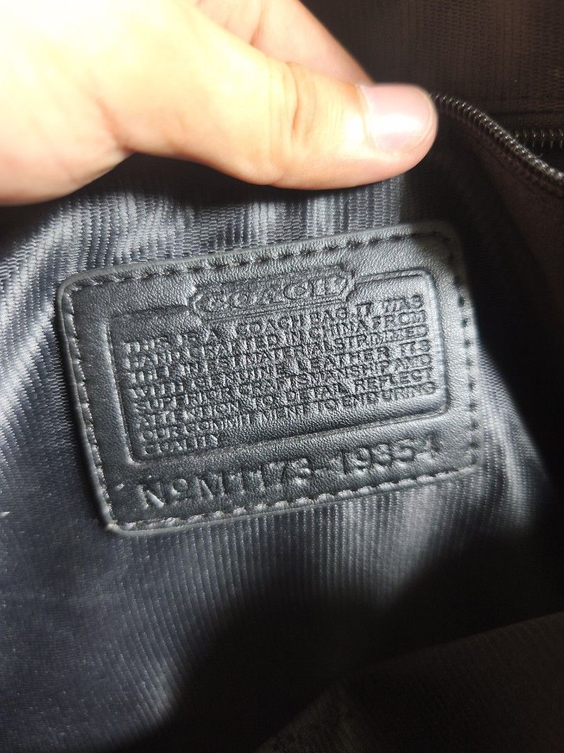 Coach Perry Slim Briefcase (Category: Luxury Bags & Wallets) located in Kapalong. Submitted by kuyamac (Listing ID 1463857279, Image 3). Description: .