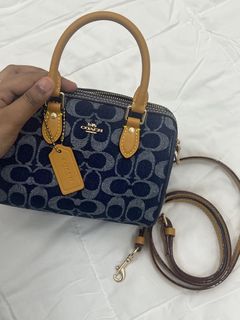 (Category: ) located in . Submitted by bagsandaccessories (Listing ID 1463840005, Image 1). Description: .