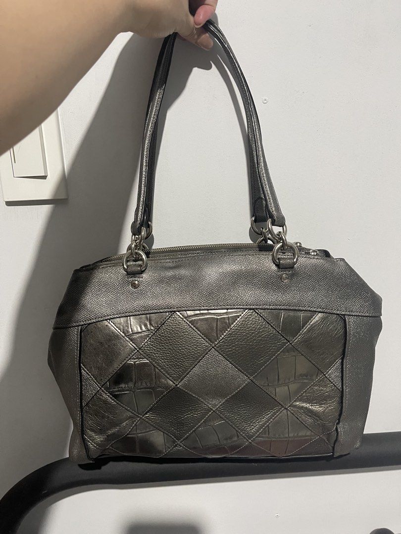 Coach shoulder bag (Category: Shoulder Bags) located in Iloilo. Submitted by myjanna (Listing ID 1463859570, Image 2). Description: This used to be my mom’s bag. She’s not using it anymore and prefers handbag now.There are signs of usage (minor scratch,fading and not so obvious discoloration) but still very functional to use. ✅original /authentic ✅sf c/o buyer ✅payment first 📍Iloilo City ❌COD ❌COP ❌ check out on orange app.