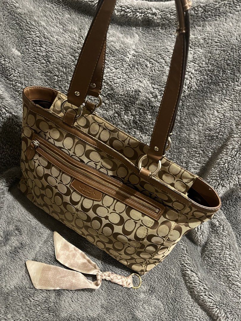 coach tote penelope 👜 (Category: Tote Bags) located in Manila. Submitted by cheskaaa111 (Listing ID 1463877979, Image 3). Description: Loc : antipolo city all details posted.