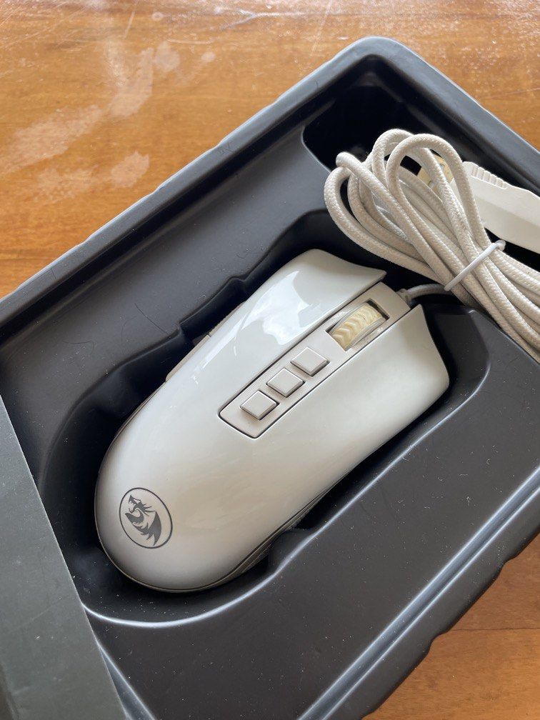 Cobra gaming mouse (Category: Computer Keyboard) located in Makati City. Submitted by gr8bargain (Listing ID 1463783313, Image 3). Description: Almost new. Opened and stored. .