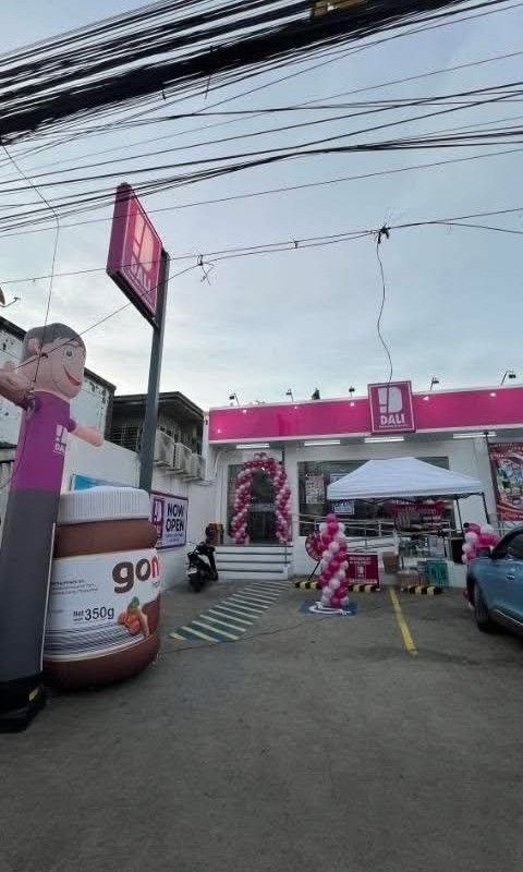 Commercial propeety for sale (Category: Commercial) located in Manila. Submitted by rbzaragoza1007 (Listing ID 1463810317, Image 1). Description: Commercial lot for sale with Dali renter lot area- 363sqm 15 years contract with Dali monthly income Php- 55,000.00 Clean Title.