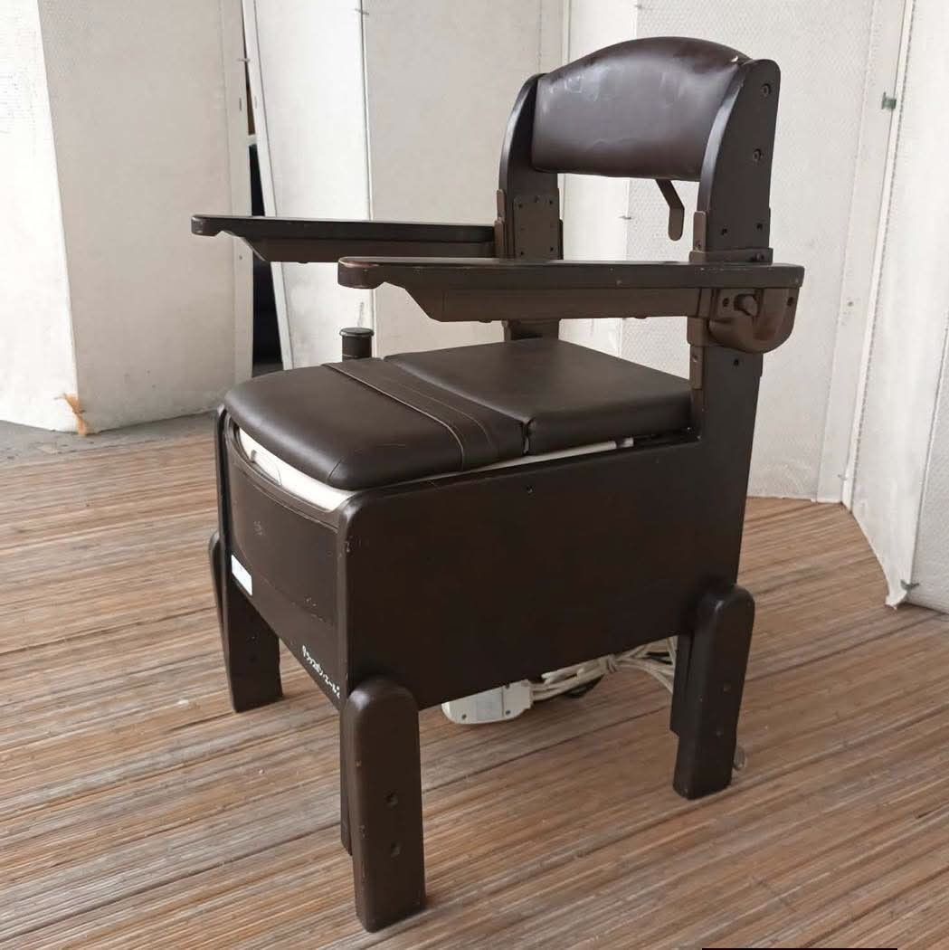 Comode Chair (Category: Chairs) located in Meycauayan. Submitted by marygracecasimiro (Listing ID 1463907858, Image 1). Description: Commode Chair L19 x W21 x H20/35 Price: 3,700🩷🧡.