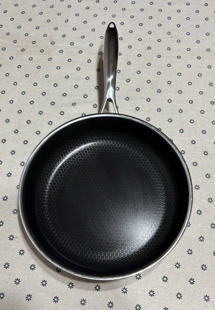 Cookcell Honeycomb sautepan (Category: Cookware & Accessories) located in San Mateo. Submitted by kusinaninanan (Listing ID 1463923104, Image 1). Description: Branded Cookcell Sautepan 30cm Designed by Korea Gas, Electric and Induction Maganda and Makiniz po sya… Pede po pang deep fry, with sauce or soup.