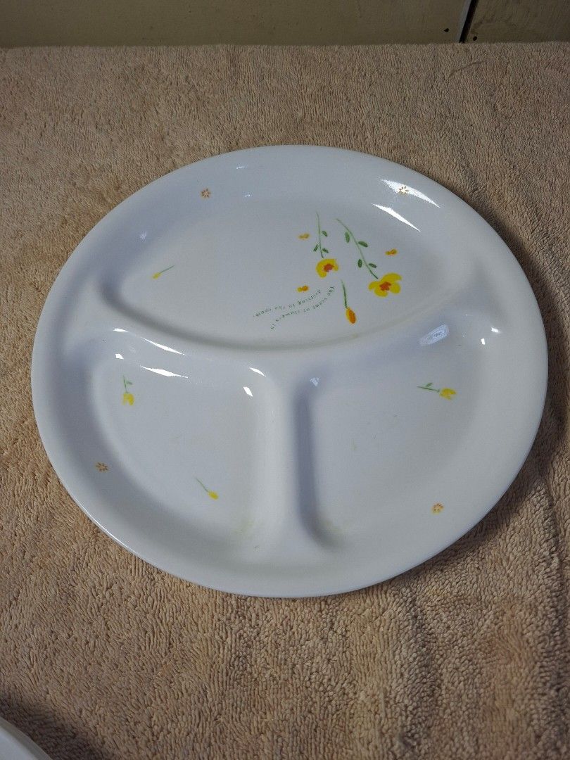 Corelle 3 compartment Plates 26cm (Category: Dinnerware & Cutlery) located in Consolacion. Submitted by luxekerei (Listing ID 1463860574, Image 3). Description: .