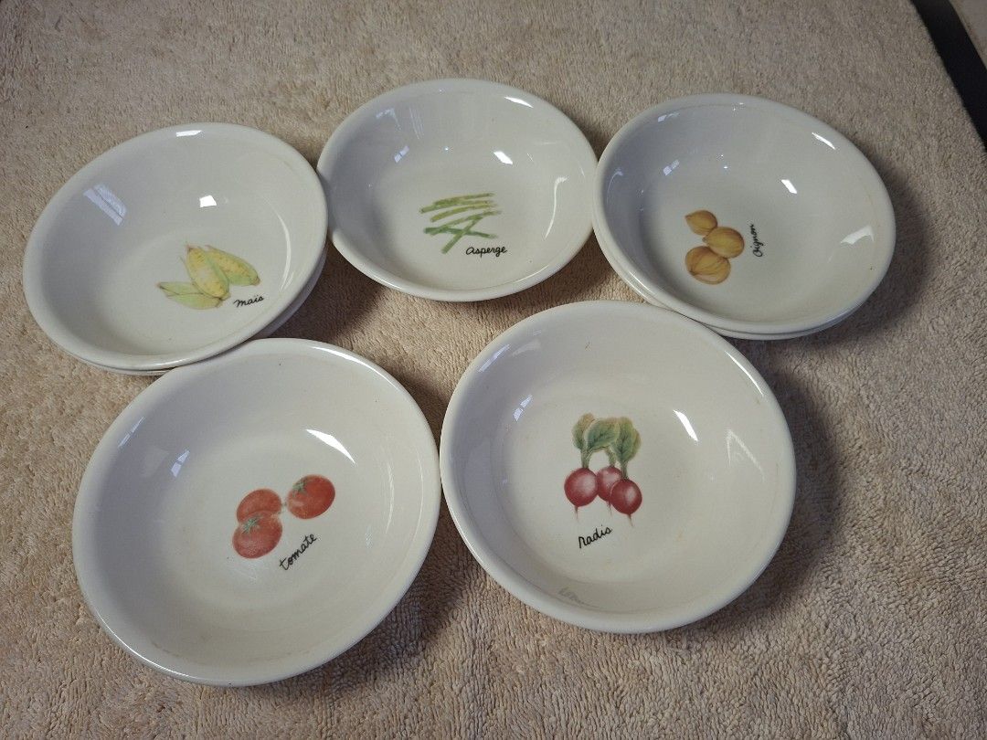 Corelle Vegetable Pattern Shallow Bowls 13.5cm (Category: Dinnerware & Cutlery) located in Consolacion. Submitted by luxekerei (Listing ID 1463908944, Image 2). Description: .
