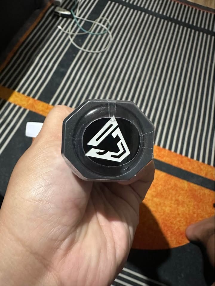 COREVEX EDGE Carbon Fiber Titanium Pickleball Paddle (Category: Racket and Ball Sports) located in Pasay City. Submitted by kylejalijali03 (Listing ID 1463760489, Image 3). Description: COREVEX EDGE pickleball paddle. Carbon fiber and titanium wire construction. USA PRO CERTIFIED. Great for players looking for a responsive paddle. Handle has a comfortable grip. Ready for your next game. Message me we can talk about discount and meet up process..