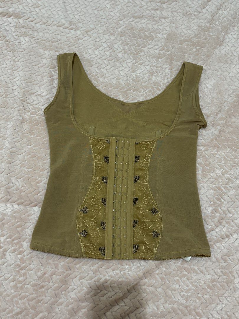 Corset top (Category: Sleeveless) located in Manila. Submitted by _grxymacs (Listing ID 1463919498, Image 1). Description: .