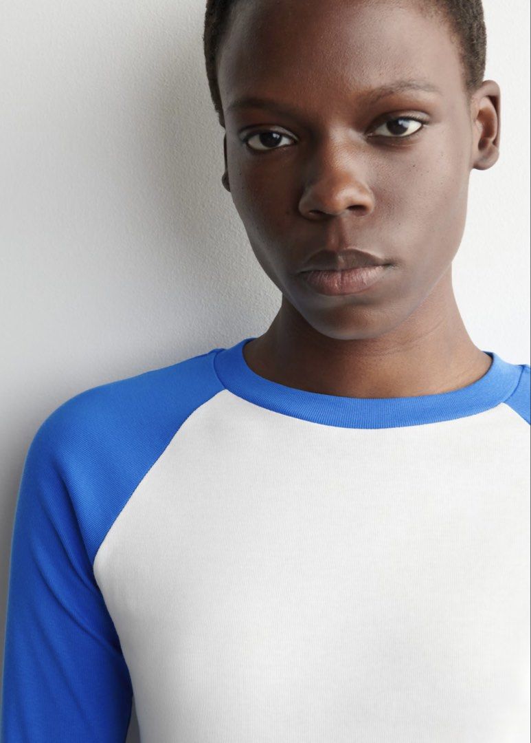 COS RAGLAN TSHIRT (Category: Shirts) located in Mandaluyong City. Submitted by linuspauling0211 (Listing ID 1463926336, Image 3). Description: Channelling a ‘90s mood, this T-shirt is designed with raglan sleeves in a contrasting shade of blue. It’s crafted from exceptionally soft 250gsm cotton-jersey and designed with a classic crew neckline. ORIG PRICE: AROUND 2K WORN ONCE ONLY EXCELLENT CONDITION LARGE (Looser fit than shown on the model) LAID