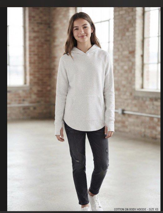 COTTON ON BODY HOODIE (Category: Coats, Jackets and Outerwear) located in La Trinidad. Submitted by clawver123 (Listing ID 1463821036, Image 1). Description: EXCELLENT CONDITION FIT S TO M .