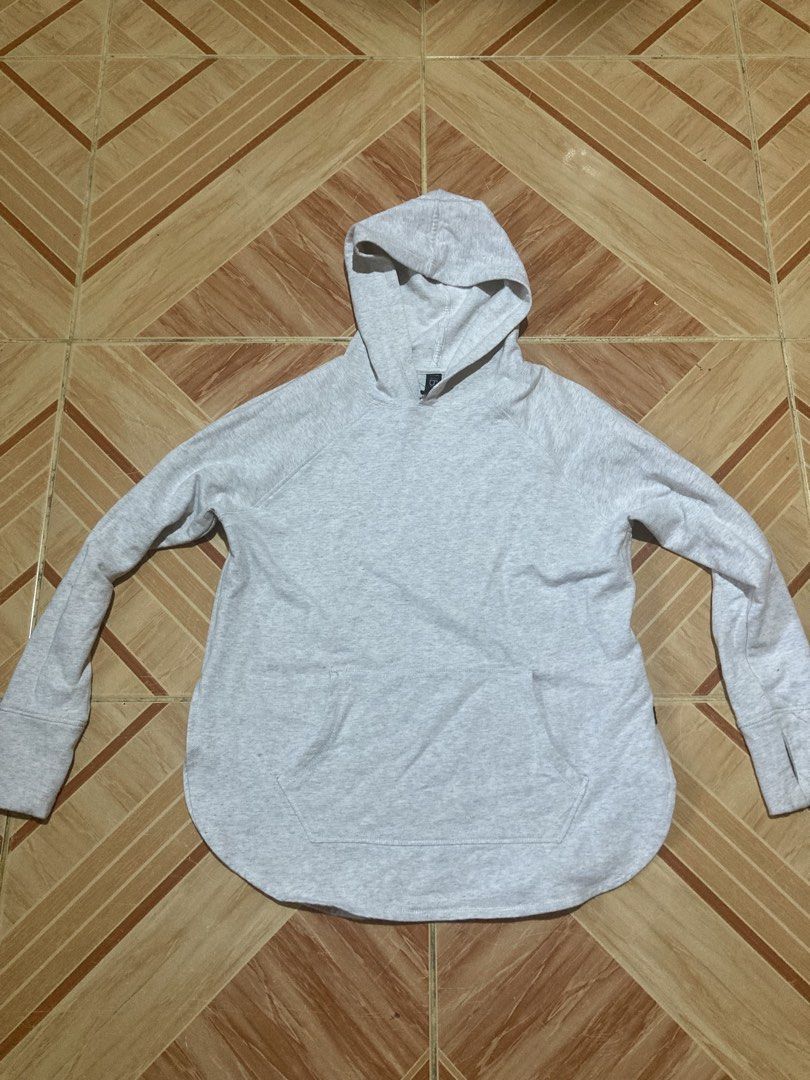 COTTON ON BODY HOODIE (Category: Coats, Jackets and Outerwear) located in La Trinidad. Submitted by clawver123 (Listing ID 1463821036, Image 2). Description: EXCELLENT CONDITION FIT S TO M .