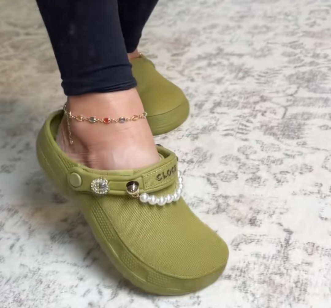 Crafted Clog in Aloe (Category: Shoe inserts) located in Rizal. Submitted by hiraya16 (Listing ID 1463876189, Image 1). Description: Available Onhand ready to ship Unisex - Sizes available? DM ✉️ J&T - Lalamove - LBC.