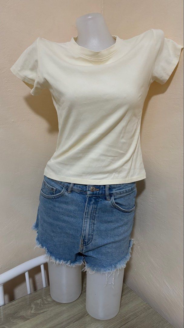 Cream Basic Short Sleeve T-shirt Size M (Category: Shirts) located in Santa Cruz. Submitted by homedecluttersale (Listing ID 1463768239, Image 1). Description: • Fits medium to large • In excellent condition • Photos taken using mannequin only 🚚 Shipping via J&T only 📦 Shipping fee to be shouldered by buyer 💳 Mode of payment: GCash 📍 Santa Cruz, Laguna.