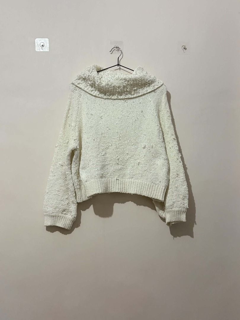 Cream Textured Knit Sweater with Wide Collar (Category: Coats, Jackets and Outerwear) located in San Leonardo. Submitted by burgossanleonardo.12345 (Listing ID 1463909522, Image 1). Description: - Cream knit sweater - Textured, slightly fuzzy finish - Wide, cowl-like collar - Cropped length - Ribbed hem and cuffs - Cozy and stylish - Great for layering or wearing on its own.