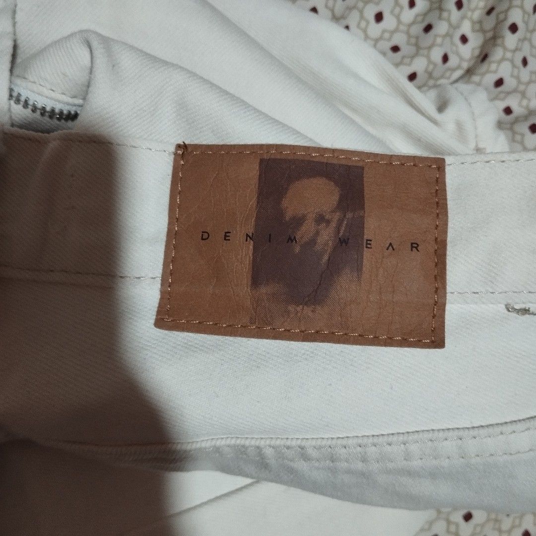 Cream Wide Leg Denim Jeans (Category: Jeans) located in Manila. Submitted by lene48 (Listing ID 1463795229, Image 2). Description: - cream denim jeans - Wide leg cut - Classic five-pocket styling - Brand tag visible on back - Versatile for any wardrobe - Great for casual outfits - Relaxed fit.