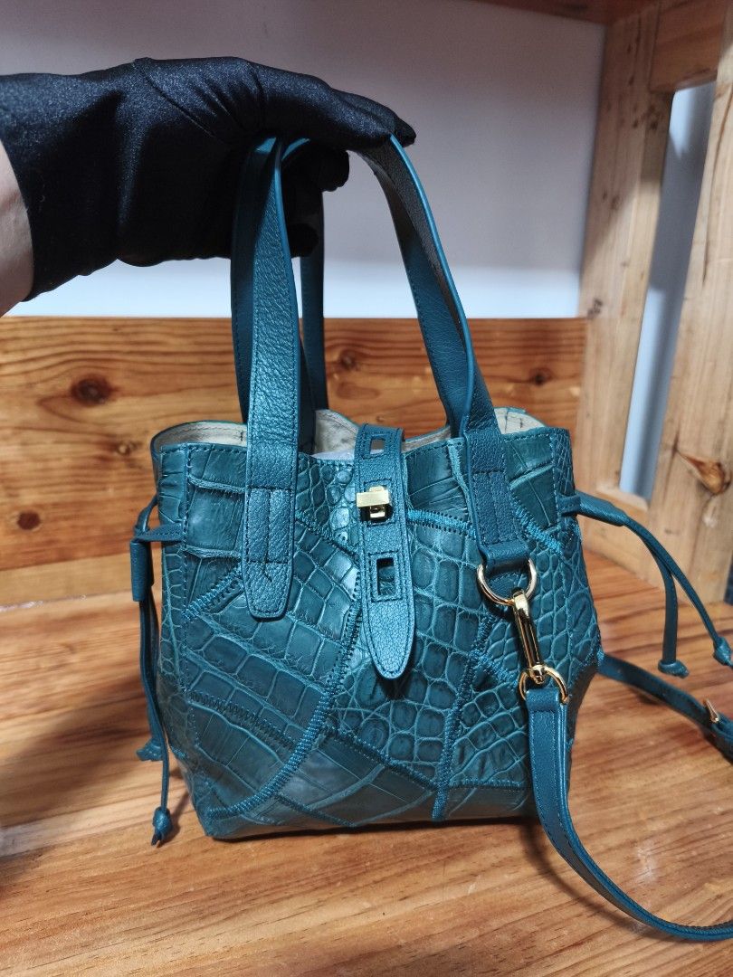Crocodile leather 2way bag (Category: Cross-body Bags) located in Baguio. Submitted by queenlyne_vintage_rare_finds (Listing ID 1463795414, Image 2). Description: .