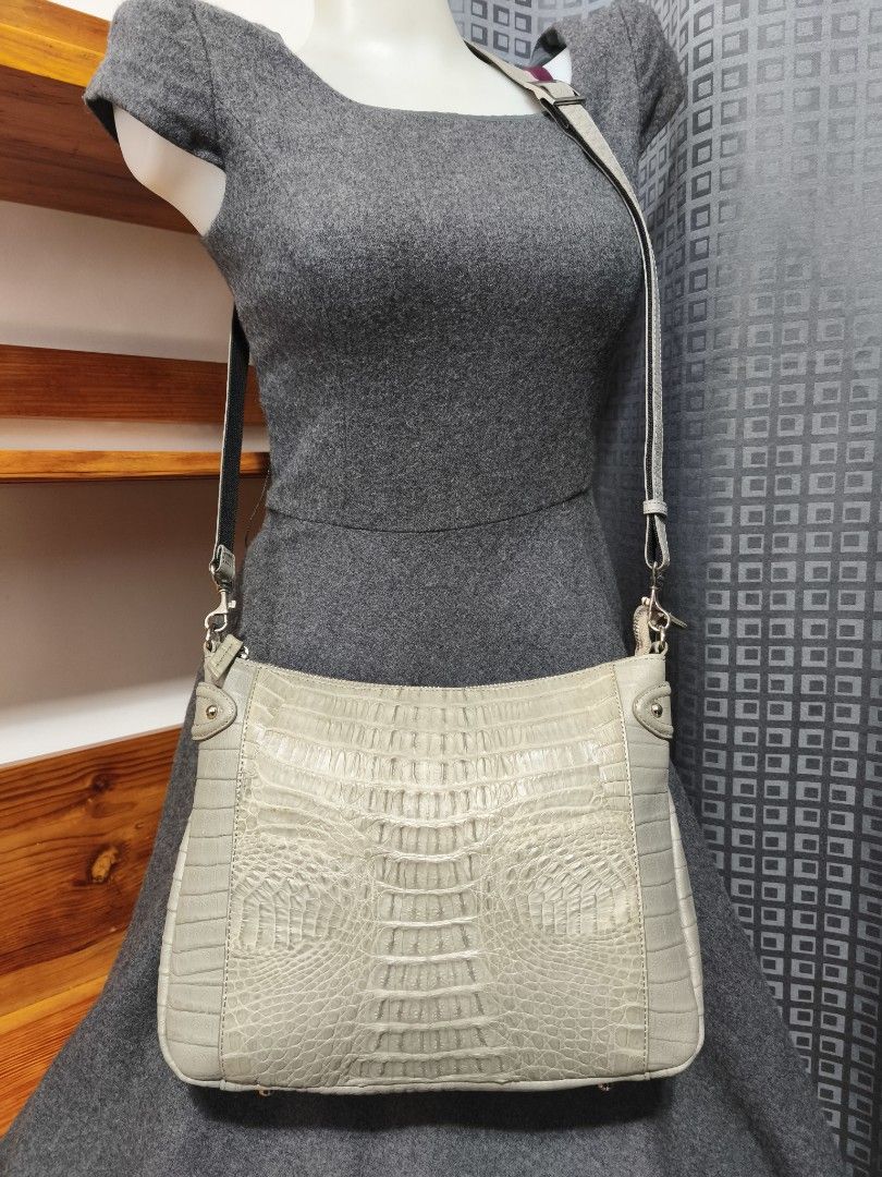 Crocodile leather crossbody bag (Category: Cross-body Bags) located in Baguio. Submitted by queenlyne_vintage_rare_finds (Listing ID 1463831649, Image 1). Description: .
