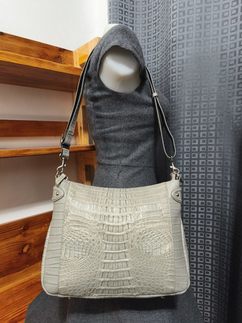 Crocodile leather crossbody bag (Category: Cross-body Bags) located in Baguio. Submitted by queenlyne_vintage_rare_finds (Listing ID 1463831649, Image 2). Description: .