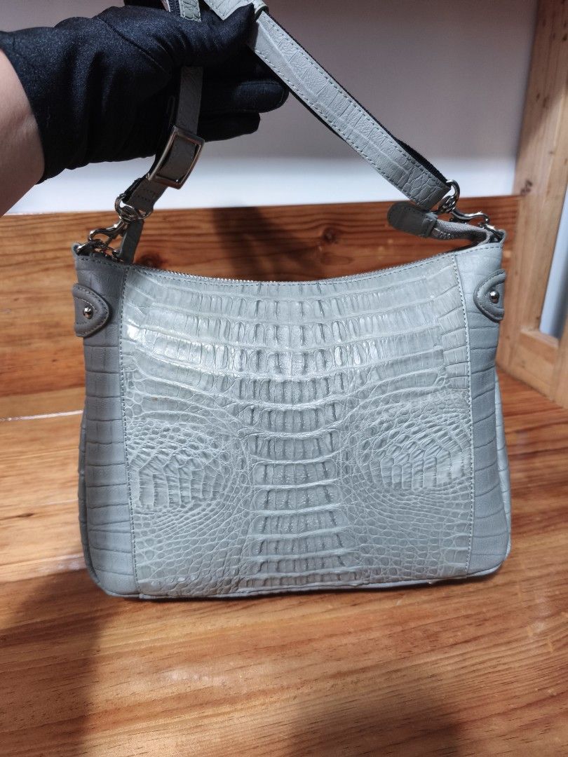 Crocodile leather crossbody bag (Category: Cross-body Bags) located in Baguio. Submitted by queenlyne_vintage_rare_finds (Listing ID 1463831649, Image 3). Description: .