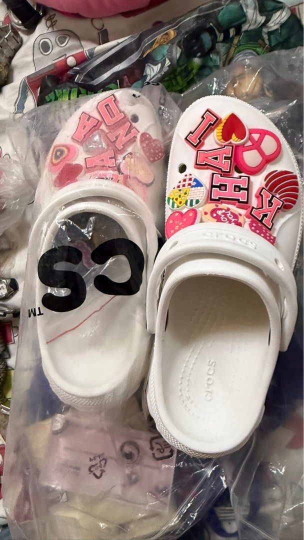 Crocs Bella (Category: Wedges) located in Dasmarinas. Submitted by khaiganda10-28225 (Listing ID 1463803588, Image 3). Description: Slightly used baka stock na d ko na ginagamit sale sale 5k yan sa SM bilhin niyo na need fynds lang authentic sale preloved Dm Dm sale.