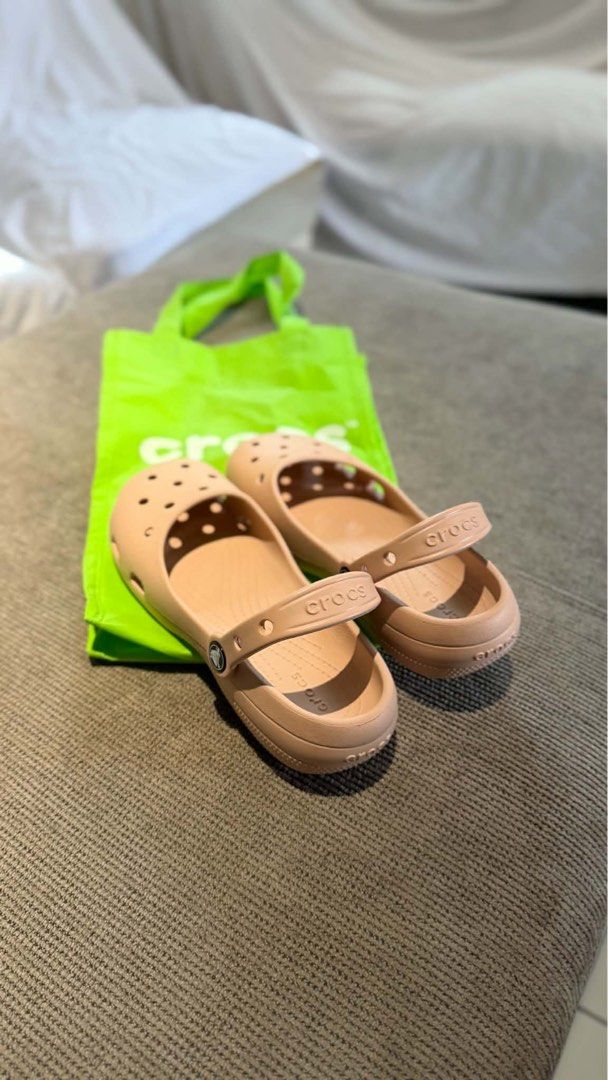 Crocs Classic Ballet Flats (Category: Slippers and slides) located in Manila. Submitted by laizyuu (Listing ID 1463782351, Image 2). Description: Crocs Clasic Ballet Flats | Size 7 / Euro 38 - Original Crocs (Bought from a physical Crocs store) (PHP 2,745) - Color: Quartz/Blush - Size: 7/38 locally - Worn once only - In excellent condition - RFS: Wrong size - Price is slightly negotiable 🤍 Message me if interested! 😊.