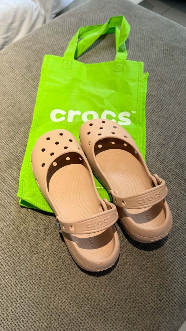 Crocs Classic Ballet Flats (Category: Slippers and slides) located in Manila. Submitted by laizyuu (Listing ID 1463782351, Image 3). Description: Crocs Clasic Ballet Flats | Size 7 / Euro 38 - Original Crocs (Bought from a physical Crocs store) (PHP 2,745) - Color: Quartz/Blush - Size: 7/38 locally - Worn once only - In excellent condition - RFS: Wrong size - Price is slightly negotiable 🤍 Message me if interested! 😊.