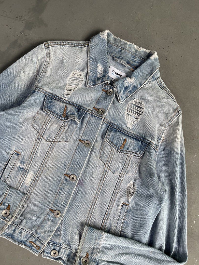 C|SONO DENIM JACKET (Category: Coats, Jackets and Outerwear) located in Quezon City. Submitted by kentstuff (Listing ID 1463830620, Image 2). Description: C|SONO Size M On Tag Shoulder-Hem : 21.5” Pit-Pit : 19” Condition: Excellent CR: 9.8/10 Flaws: ❌ Needwash DISCLAIMER: This is a thrifted item. All brands, logos, and trademarks belong to their rightful owners. We’re here to rehome great pieces — no brand affiliation intended..